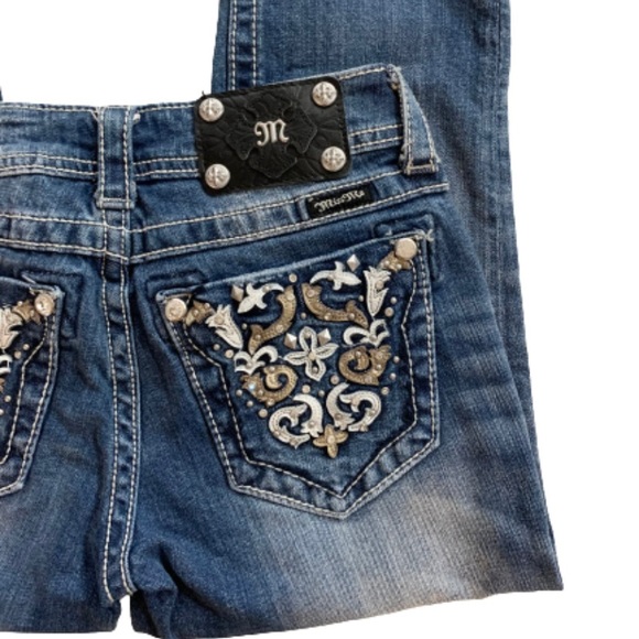 Miss Me Cuffed Capri Medium Wash NWT Size 26 - Picture 4 of 12